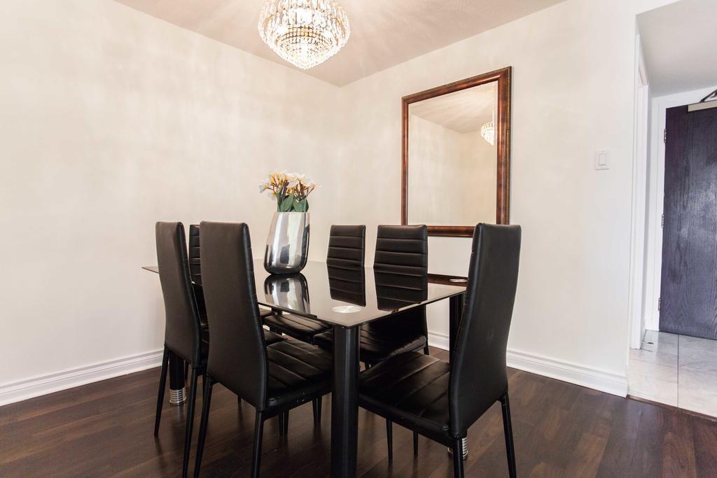 Canada Suites On Bay, Established 1998 Toronto Luaran gambar
