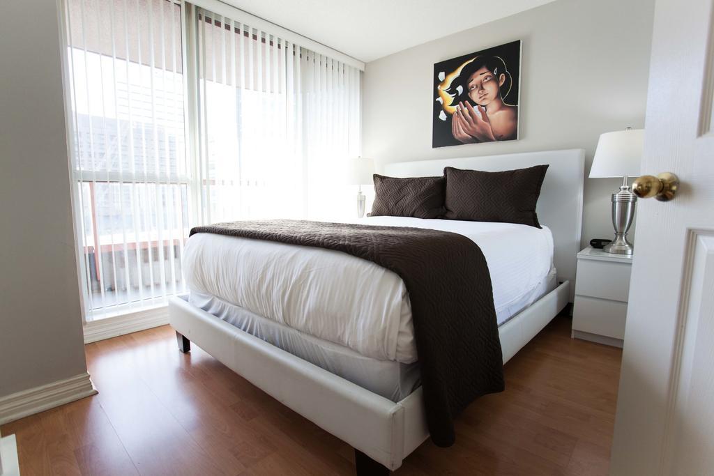 Canada Suites On Bay, Established 1998 Toronto Luaran gambar