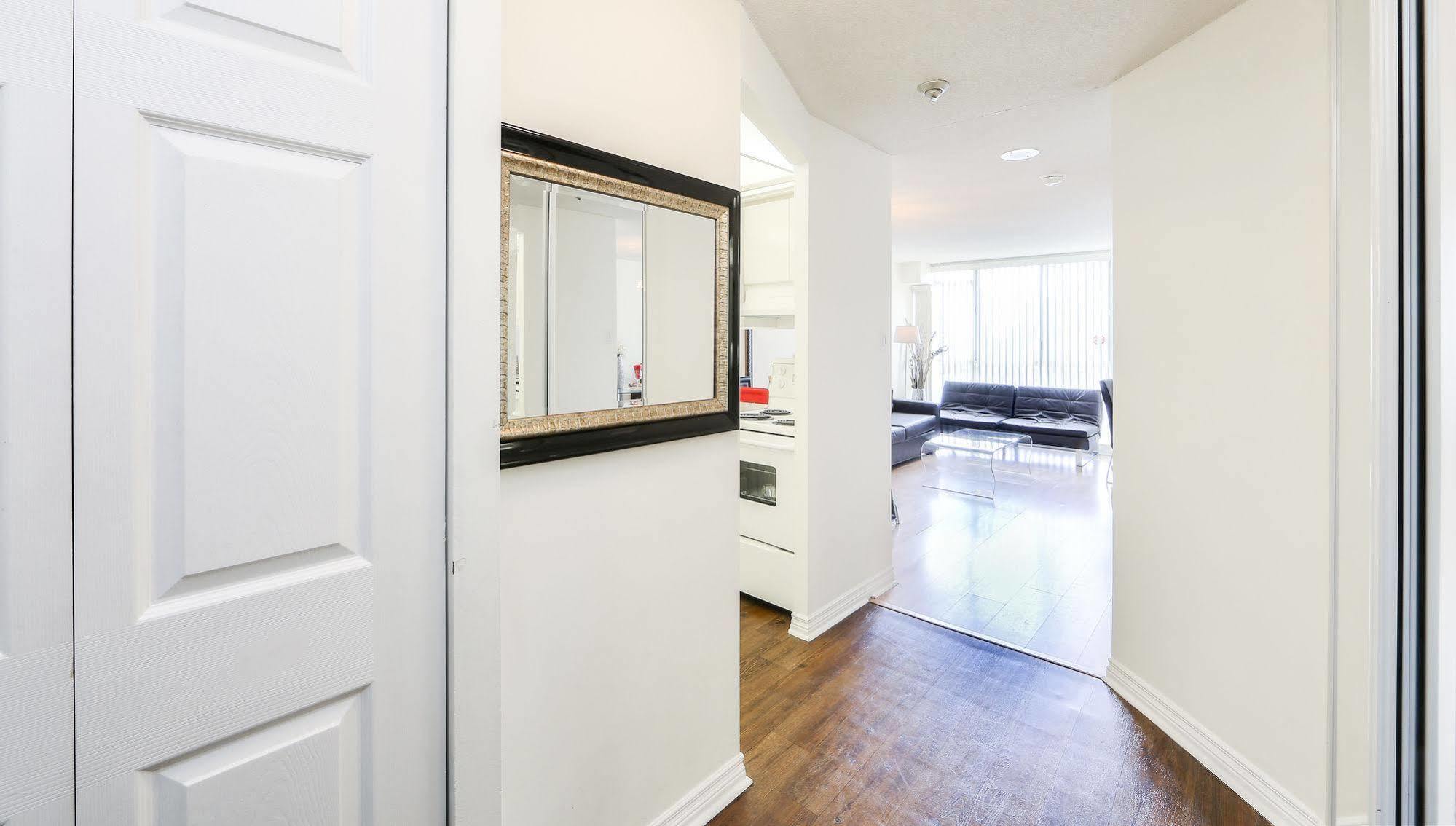Canada Suites On Bay, Established 1998 Toronto Luaran gambar